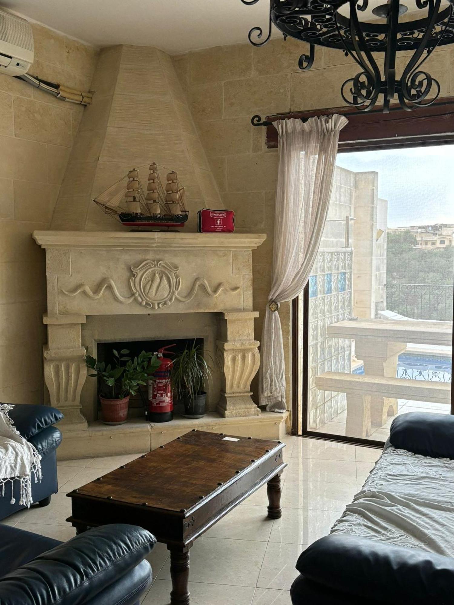 Bed and Breakfast Sunny Gozo Getaway Pool & Easy Check-In Ghajn il-Kbira  Exterior foto